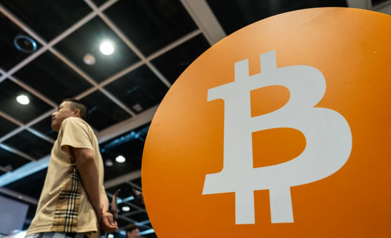 Bitcoin Falls Below $72,000 Amid Market ‘Crisis of Faith