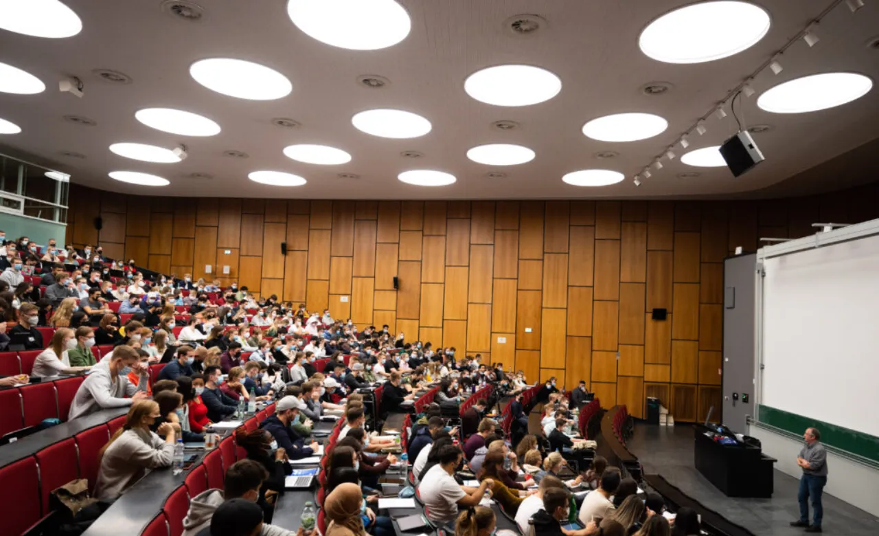 University Students Go Hungry While Waiting for Financial Aid