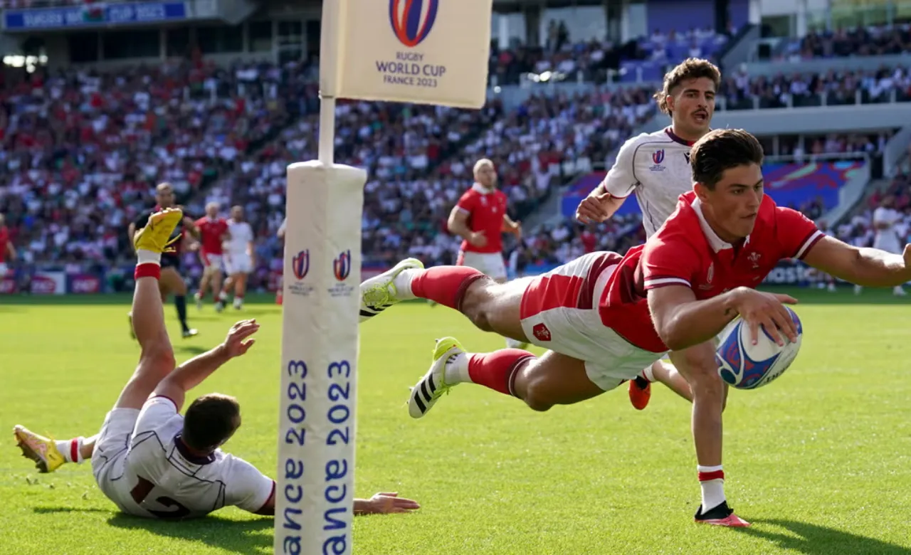 Wales Makes Bold Change as Louis Rees-Zammit Moves to Full-Back for England Showdown